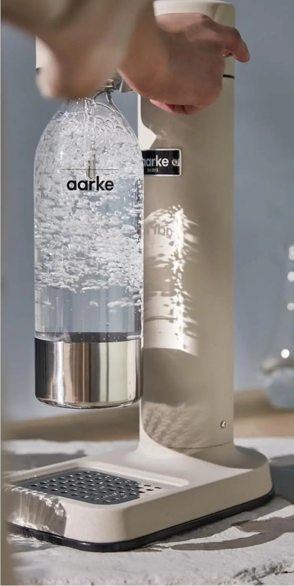 Carbonator III – Bebidas con gas, sin esfuerzo y con estilo Silver/Sand Color