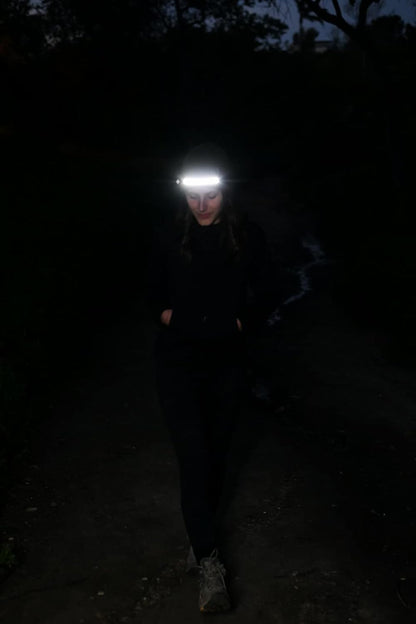 Linterna frontal LED recargable con modos múltiples e impermeabilidad IPX7